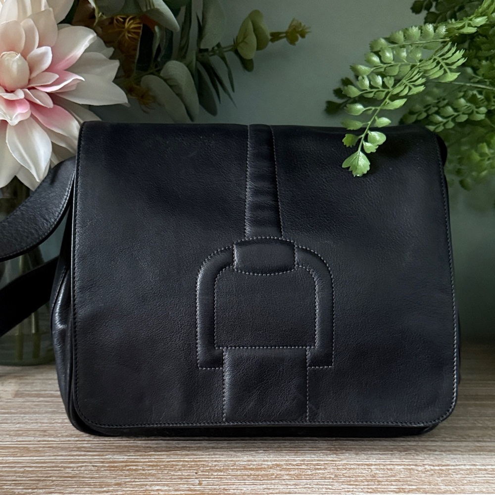 Gucci Tom Ford Rehab Elegant Black all Leather crossbody Bag